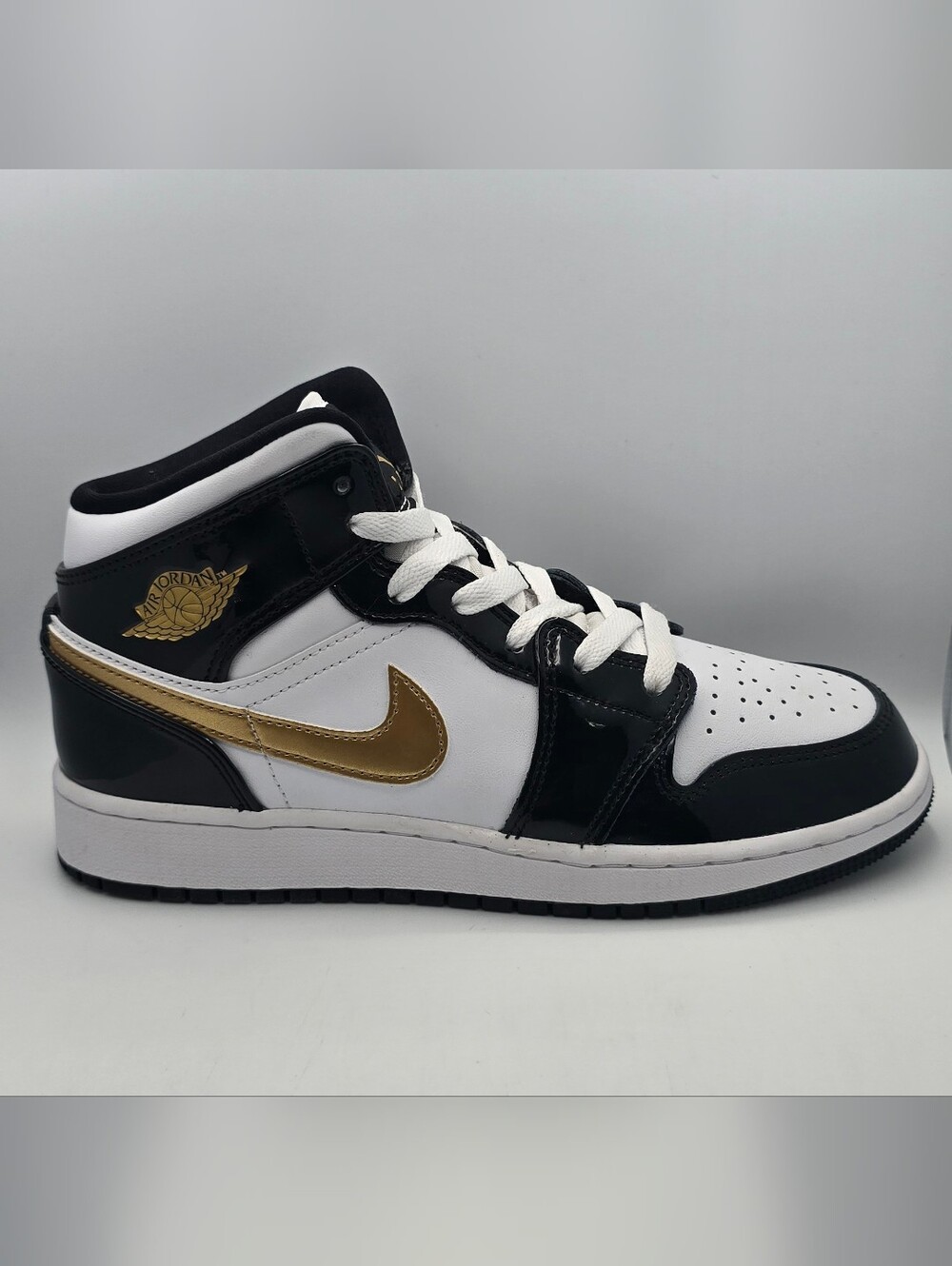 Nike Air Jordan 1 Mid GS Black White Gold Patent Leather Youth 5.5Y Womens 7
